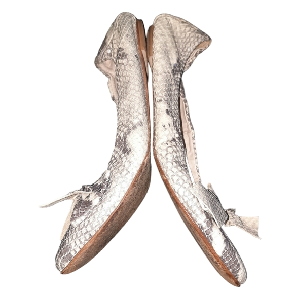 MODERN FICTION Bow Front Round Toe Python Embossed Leather Flats Sz 41 Ivory - Picture 2 of 8
